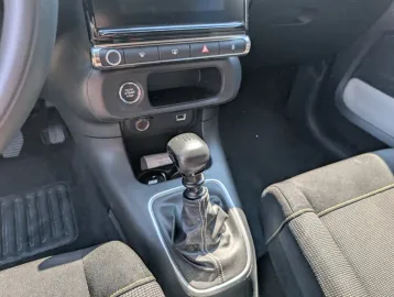 Car image 30