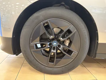 Car image 28
