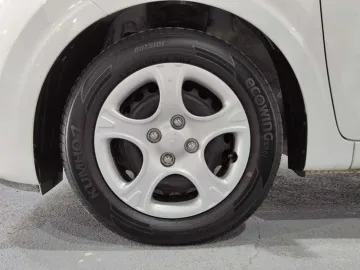 Car image 29