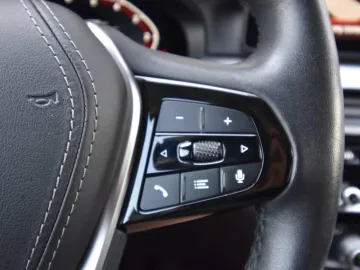 Car image 38