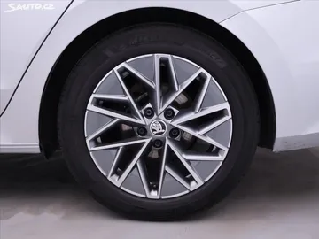Car image 34