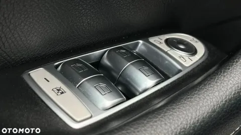 Car image 40