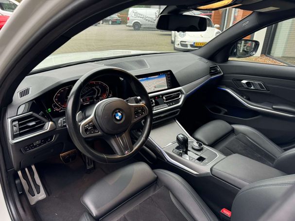 BMW 320i 135 kW image number 12