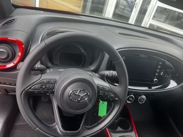 Car image 11