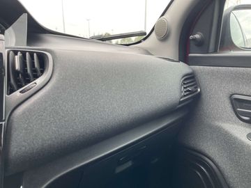 Car image 30