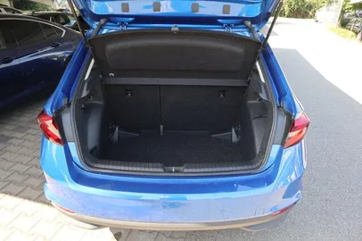 Car image 27