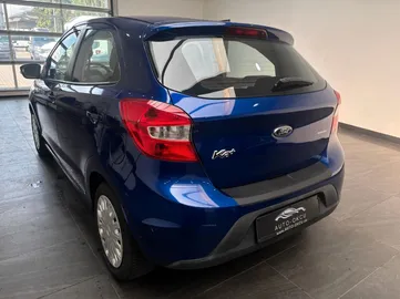 Car image 4