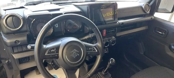 Car image 9