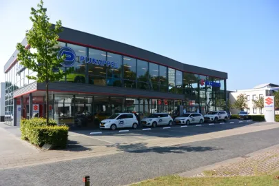 Car image 29