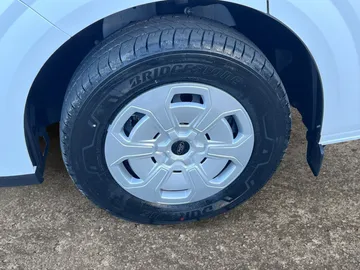 Car image 25