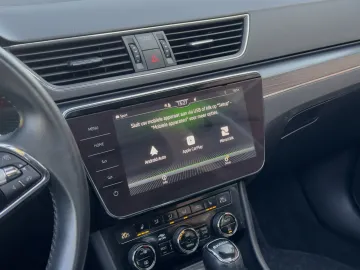 Car image 32