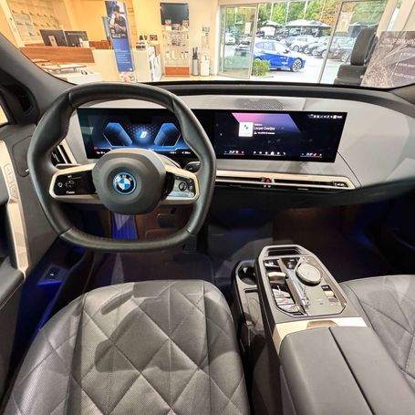 BMW iX xDrive40 240 kW image number 13