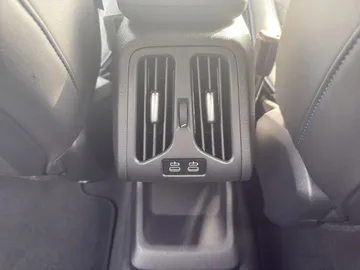 Car image 32