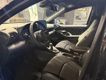 Car image 4