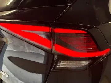 Car image 27