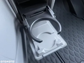 Car image 34