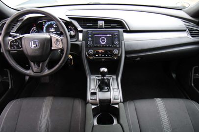 Car image 10