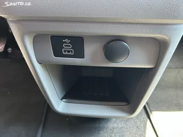 Car image 36