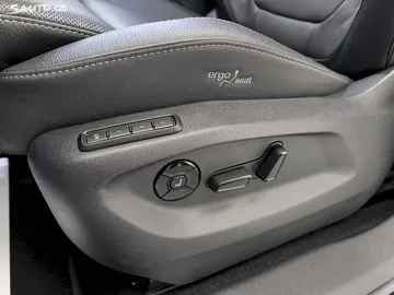 Car image 48