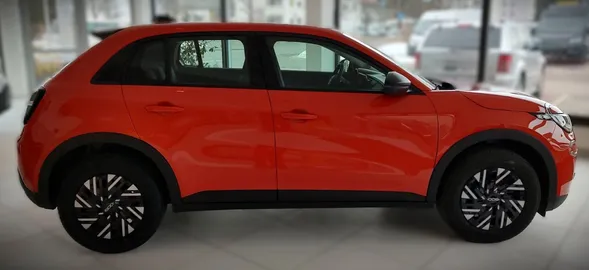 Car image 3