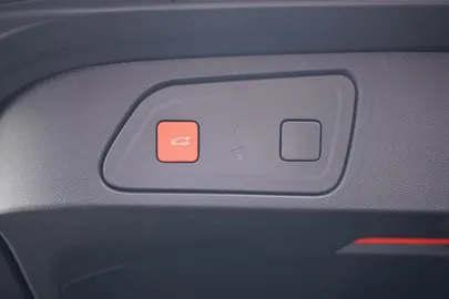 Car image 32
