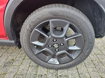 Car image 20
