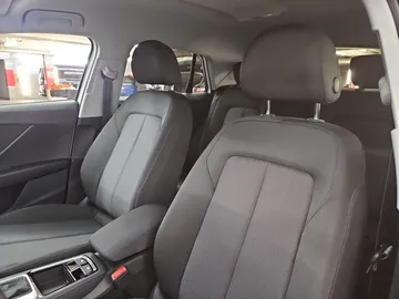 Car image 27