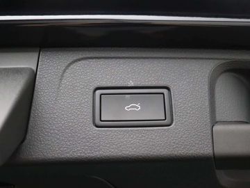 Car image 36