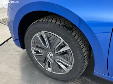 Car image 26