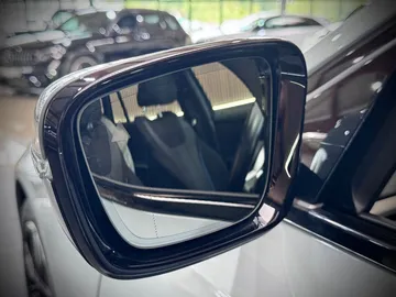 Car image 28