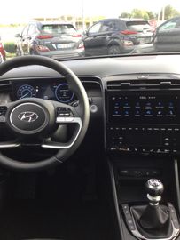 Car image 14