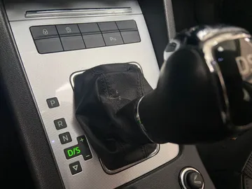 Car image 27