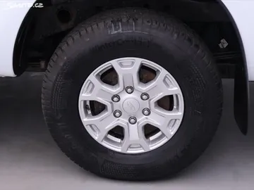 Car image 32