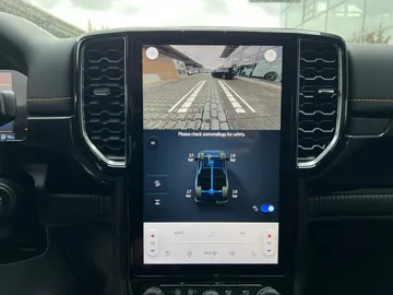 Car image 24