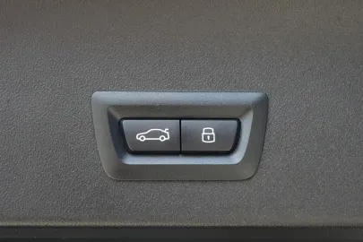 Car image 35