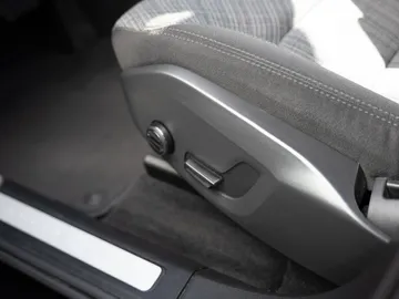 Car image 45