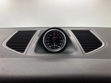 Car image 37