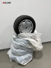 Car image 32