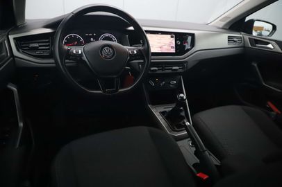 Car image 11