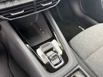 Car image 29
