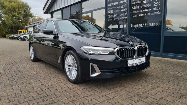 BMW 520d Touring Luxury Line 140 kW image number 2