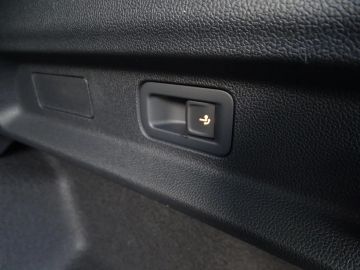 Car image 36