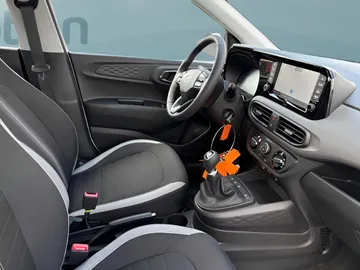 Car image 13