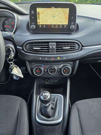 Car image 29