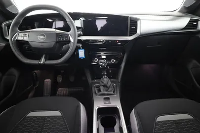 Car image 30