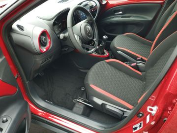 Car image 11