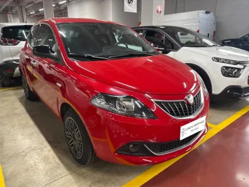 Car image 3