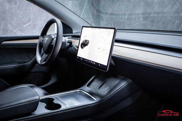 Tesla Model Y Standard Range 221 kW image number 15