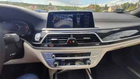 Car image 37