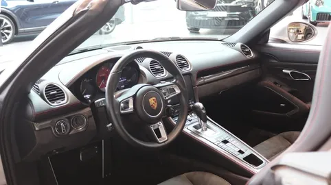 Car image 5